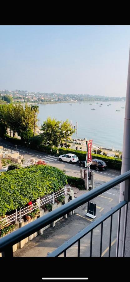 Glam Lake View Apartment *