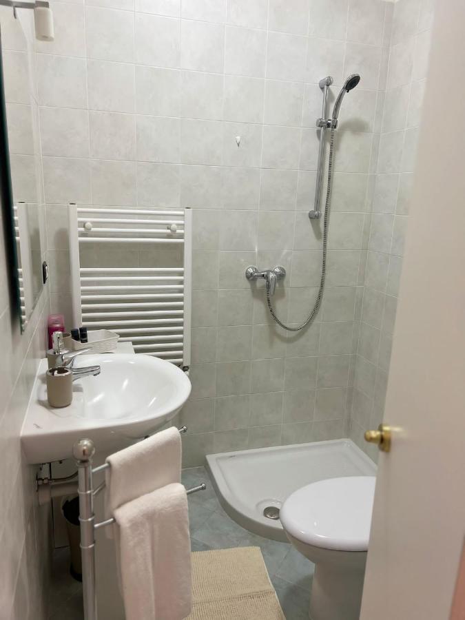 Glam Lake View Apartment