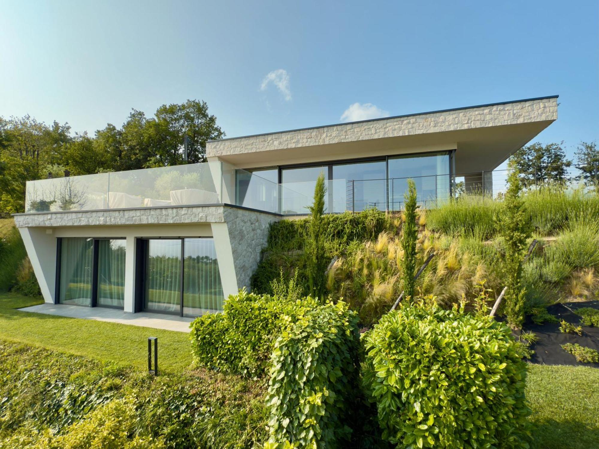 Vallonga Villa *