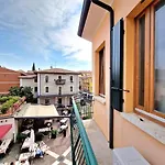 Center View Apartment