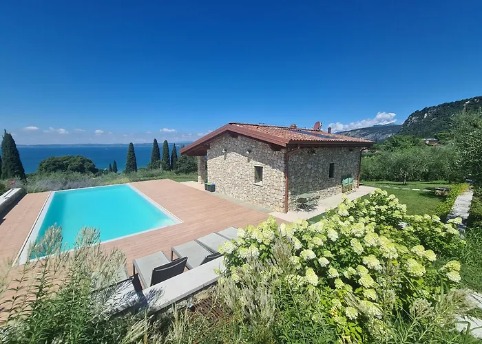 Breathtaking Villa In Bardolino Pool & Garden