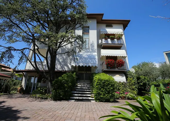 Casa Ginev Room & Apartments