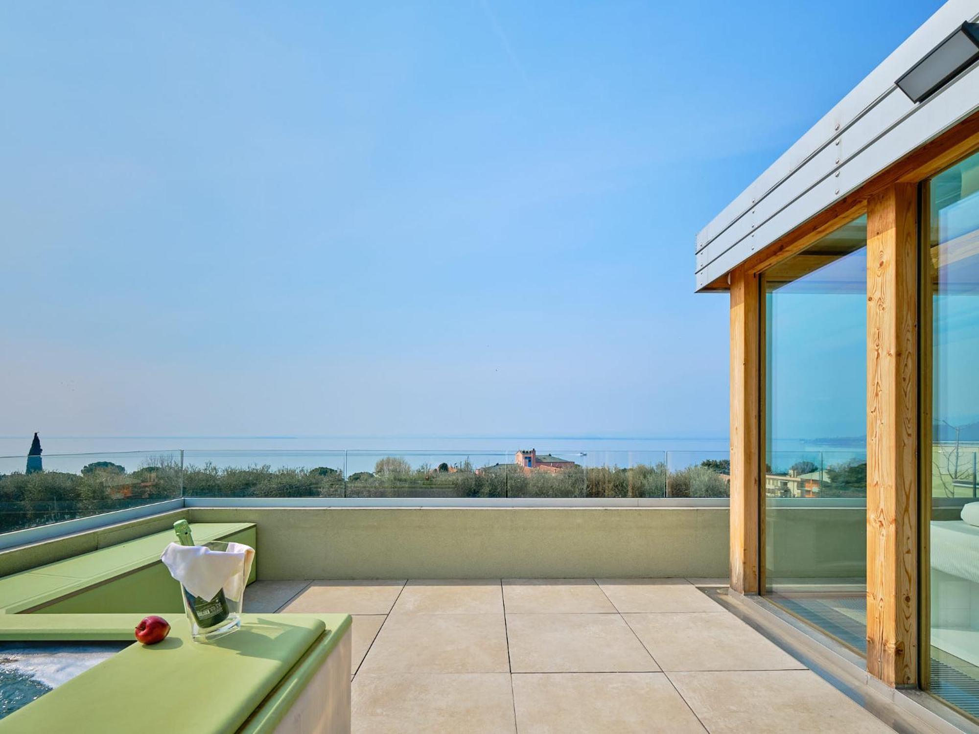 Sunny Apartment Bardolino