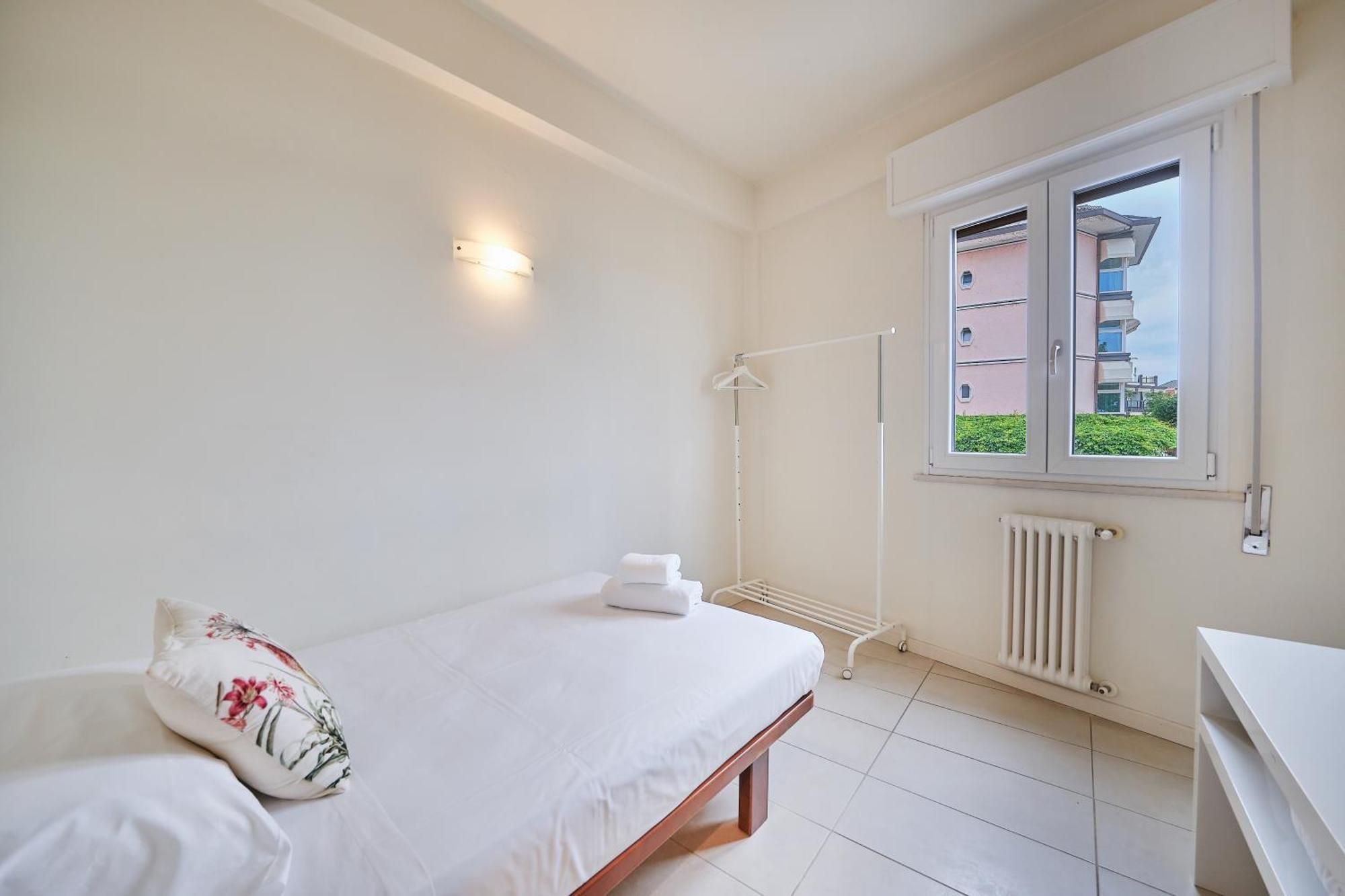 Front Aparthotel *