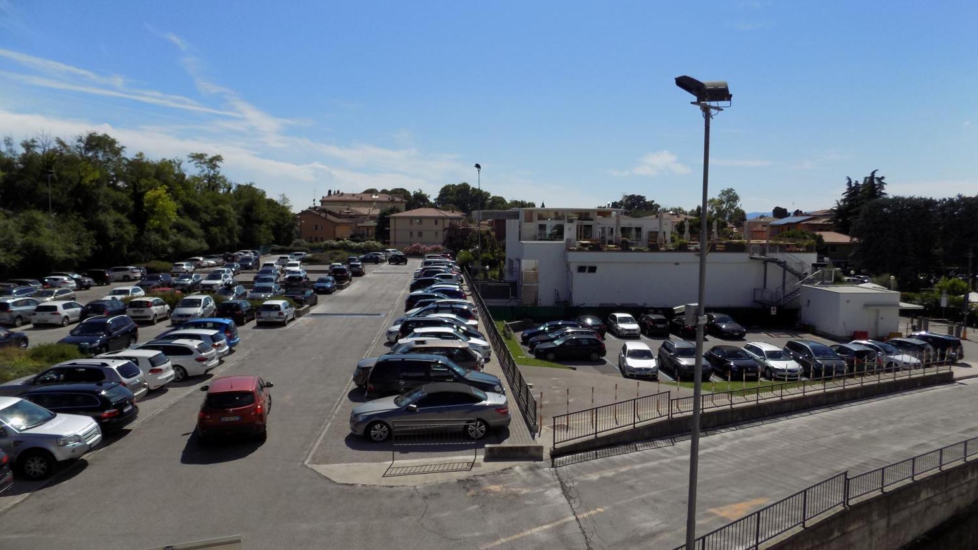 Millyholidays - Lilla - Center - Nearby - Private Garden - Pool Bardolino