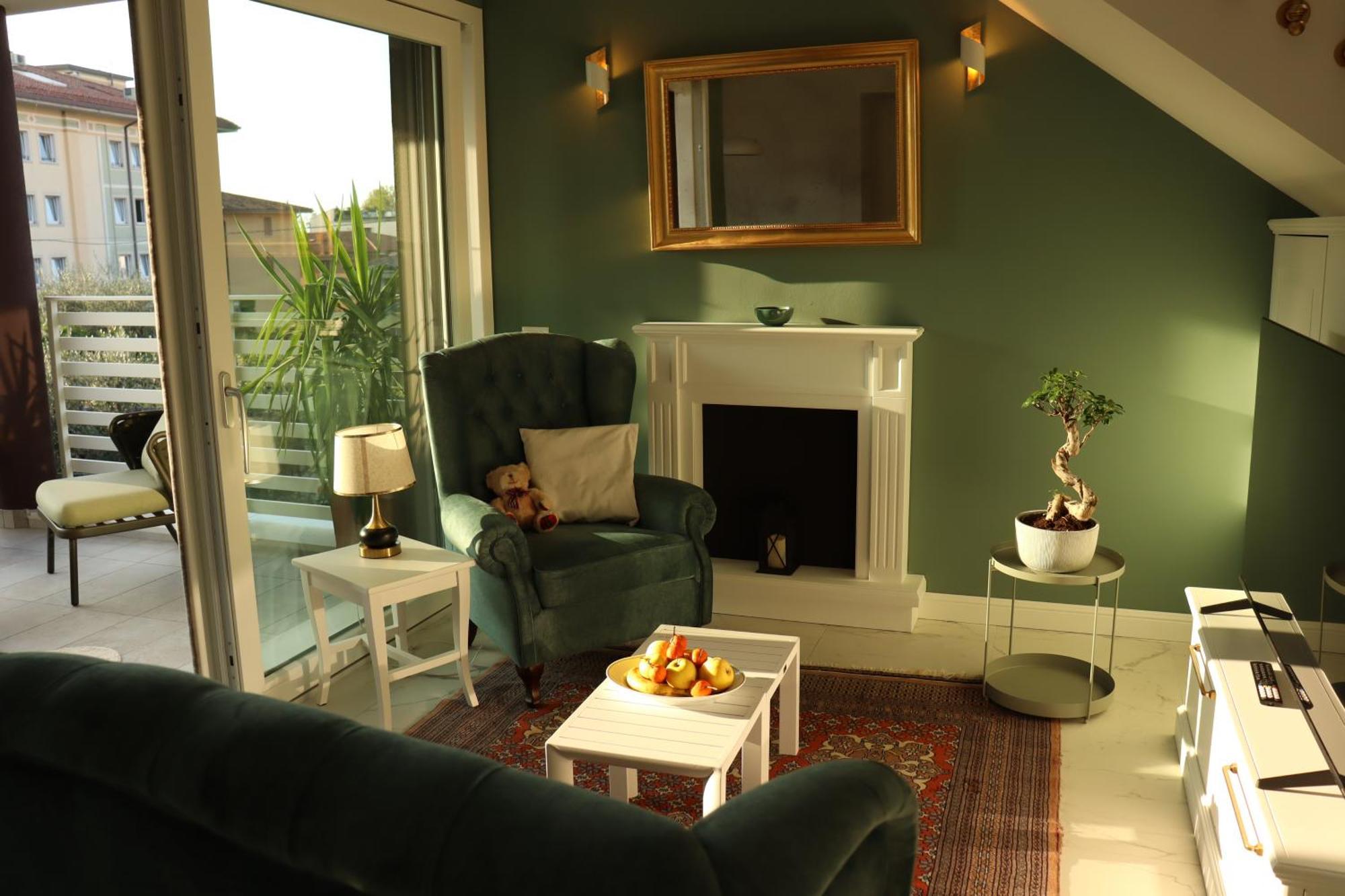 Domus Aurus Luxury Apartment *