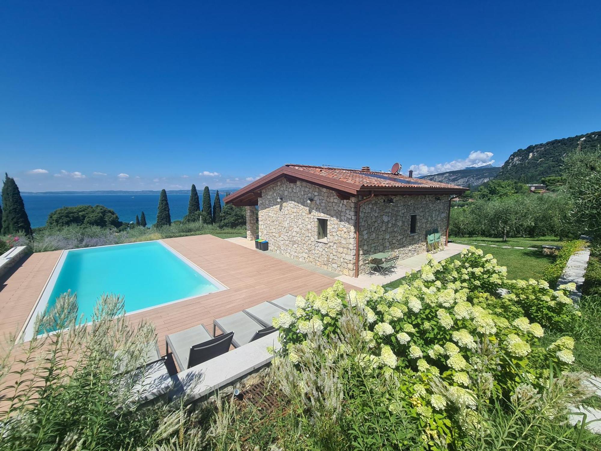 Breathtaking In Pool & Garden Bardolino