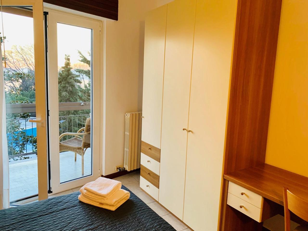 Front Aparthotel *