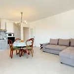 Narcisa View Lake&Pool Apartment