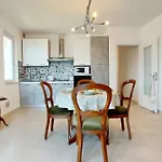 Narcisa View Lake&Pool Apartment