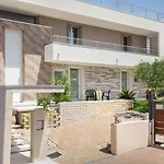 Villa Aurora-Holiday Home Apt 2