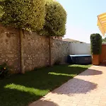 Millyholidays - Apartment Sunflower - Center - Nearby Beach - Private Garden - Spa Pool