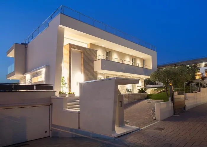 Villa Aurora-Holiday Home Apt3