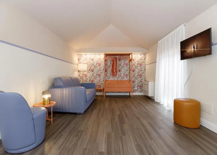 Casa Flores Apartments