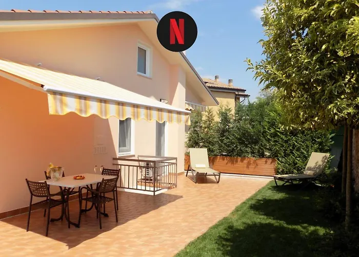 Millyholidays - Apartment Sunflower - Center - Nearby Beach - Private Garden - Spa Pool