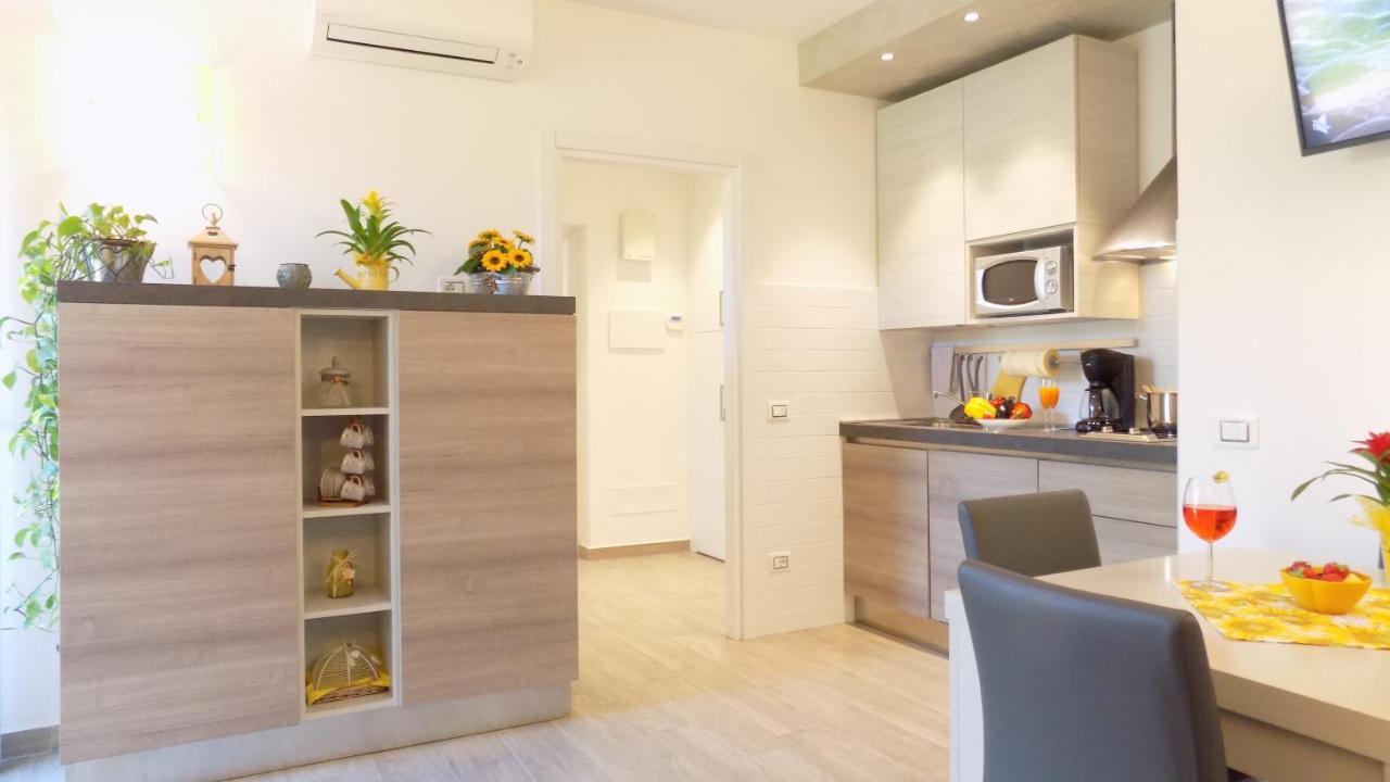 Millyholidays - Sunflower - Center - Nearby - Private Garden - Pool Apartment Bardolino