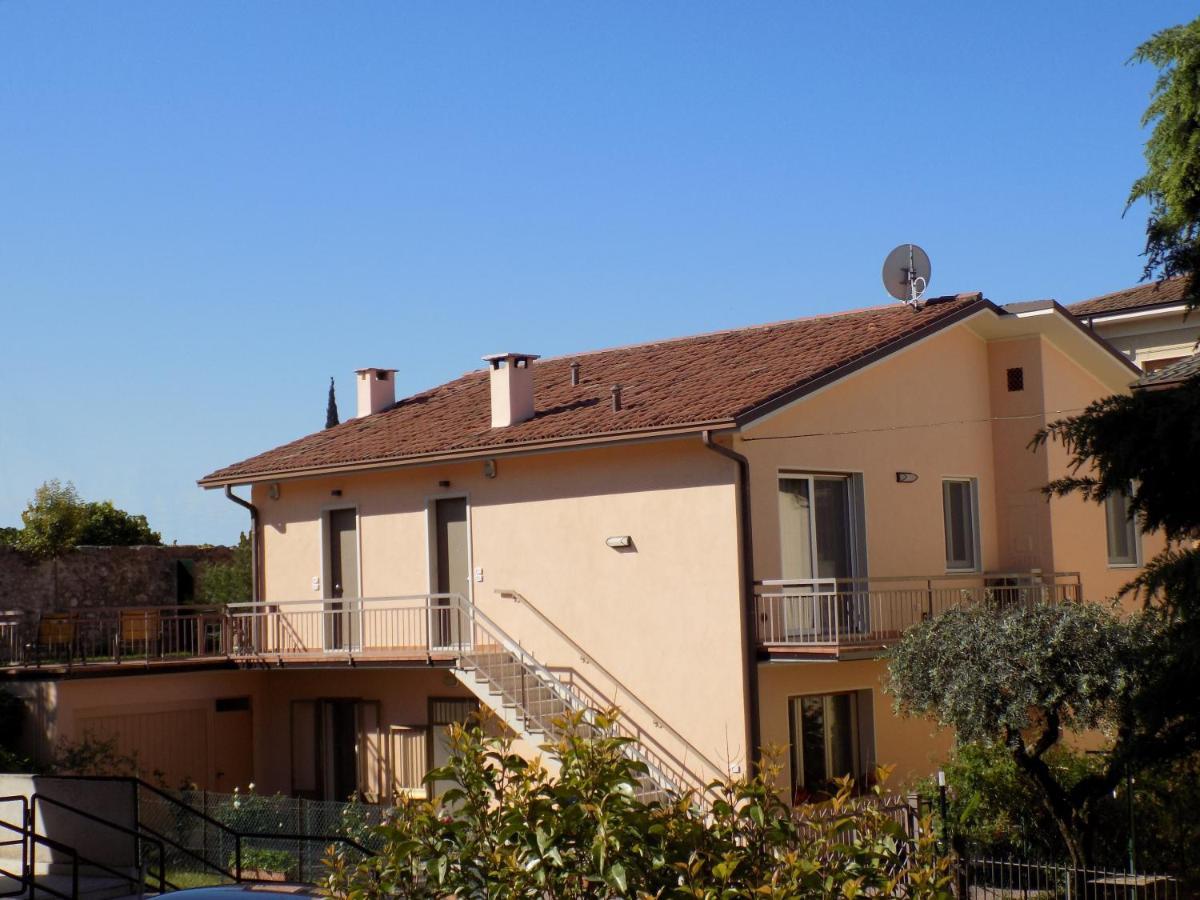 Millyholidays - Sunflower - Center - Nearby - Private Garden - Pool Apartment Bardolino