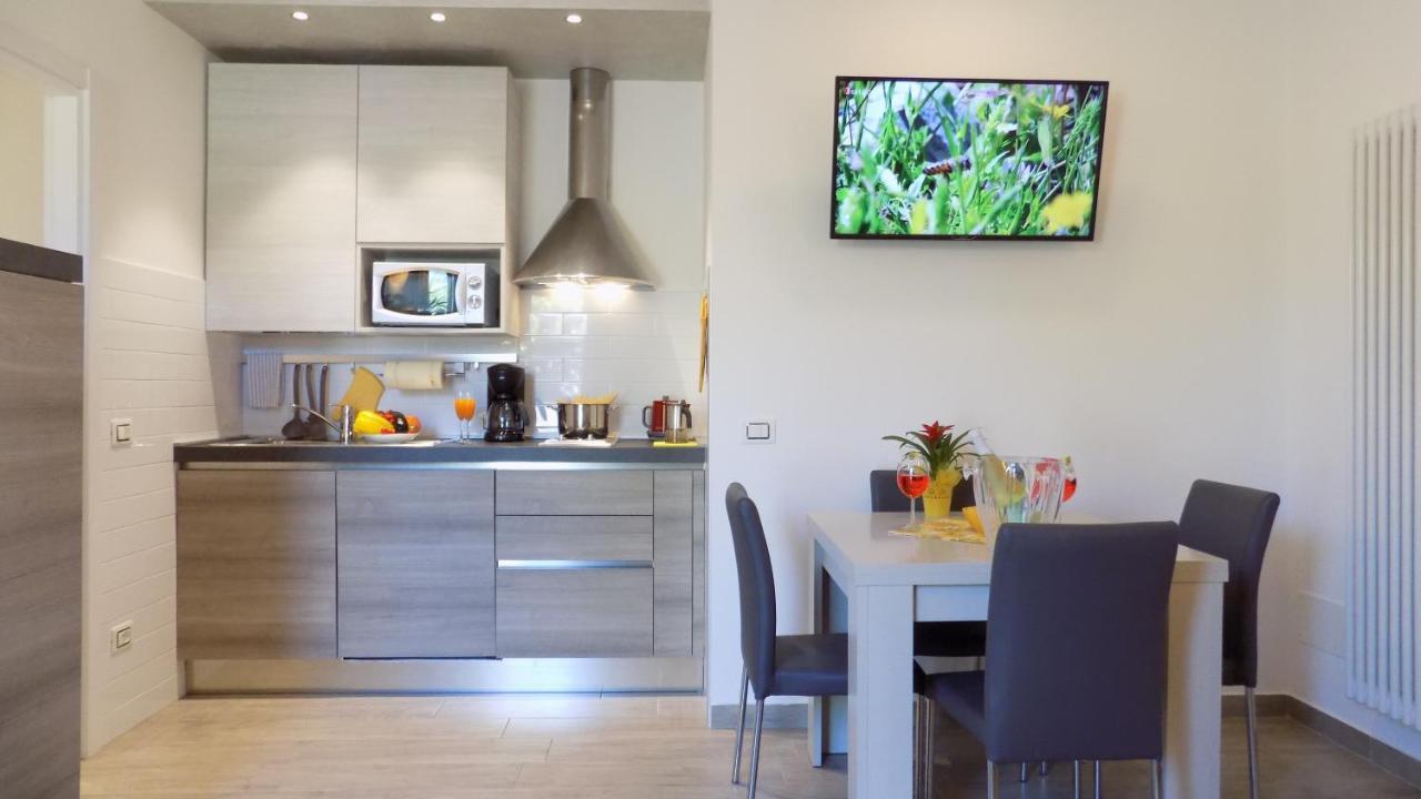 Millyholidays - Sunflower - Center - Nearby - Private Garden - Pool Apartment Bardolino