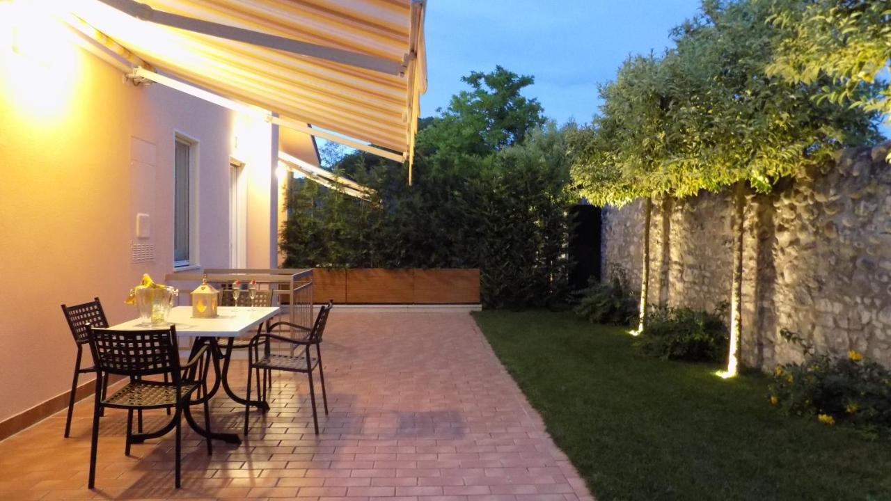 Millyholidays - Sunflower - Center - Nearby - Private Garden - Pool Apartment *