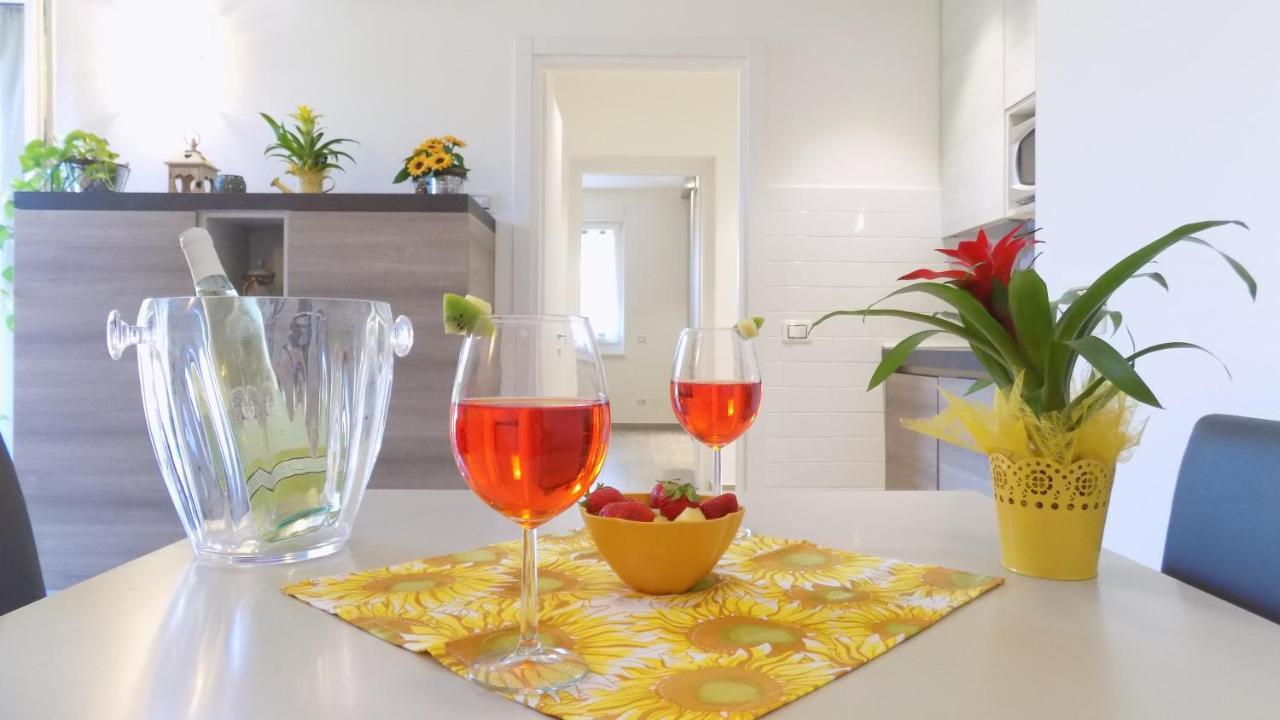 Millyholidays - Sunflower - Center - Nearby - Private Garden - Pool Apartment Bardolino