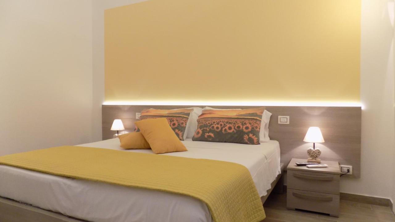 Millyholidays - Sunflower - Center - Nearby - Private Garden - Pool Apartment *