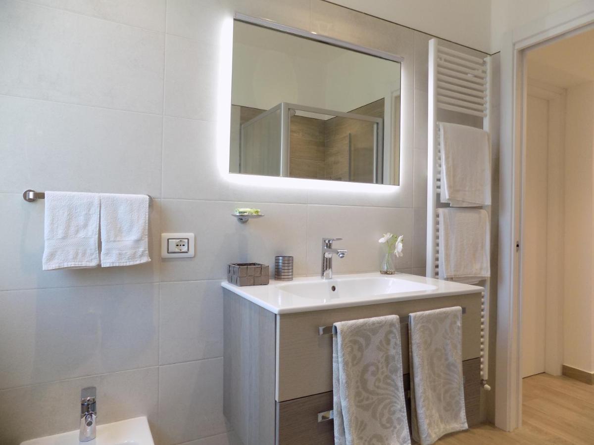 Millyholidays - Sunflower - Center - Nearby - Private Garden - Pool Apartment *