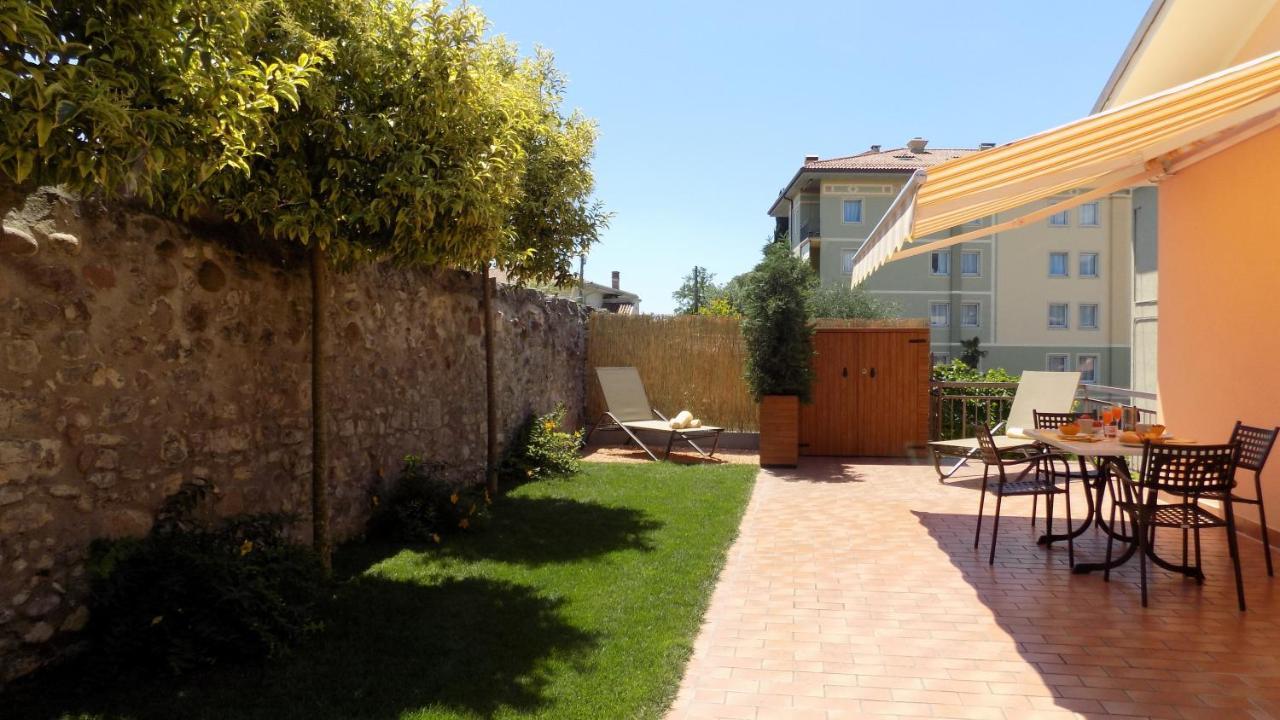 Millyholidays - Sunflower - Center - Nearby - Private Garden - Pool Apartment Bardolino