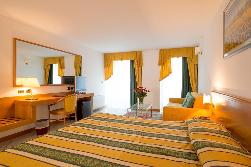 Capri Hotel 3*