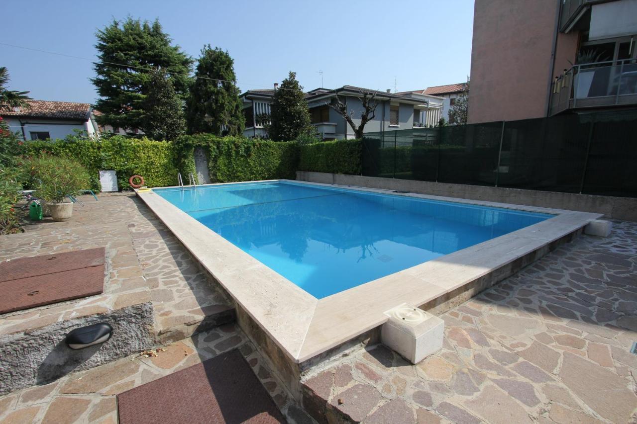 Front Apartment *
