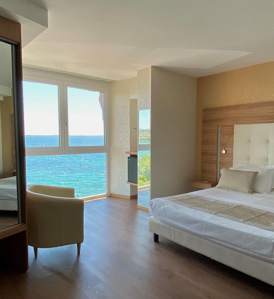 Kriss Internazionale Hotel 4*
