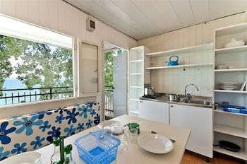 Happy Camp Mobile Homes In Cisano San Vito Campsite 4*