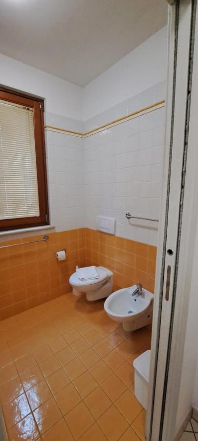 Tony In Apartament