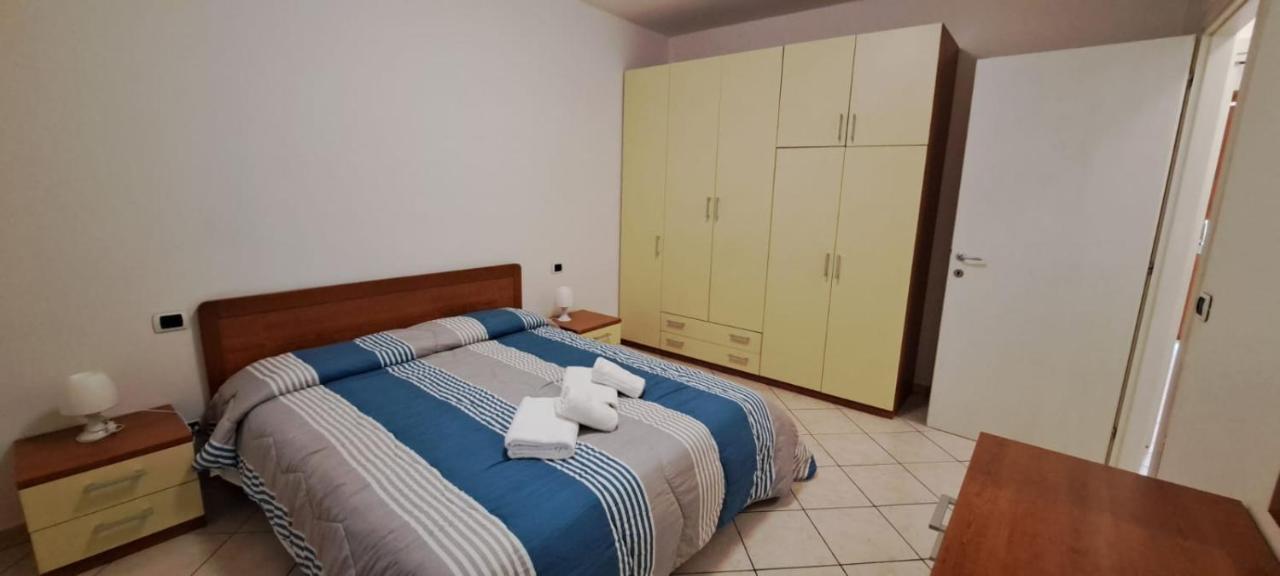Tony In Apartament