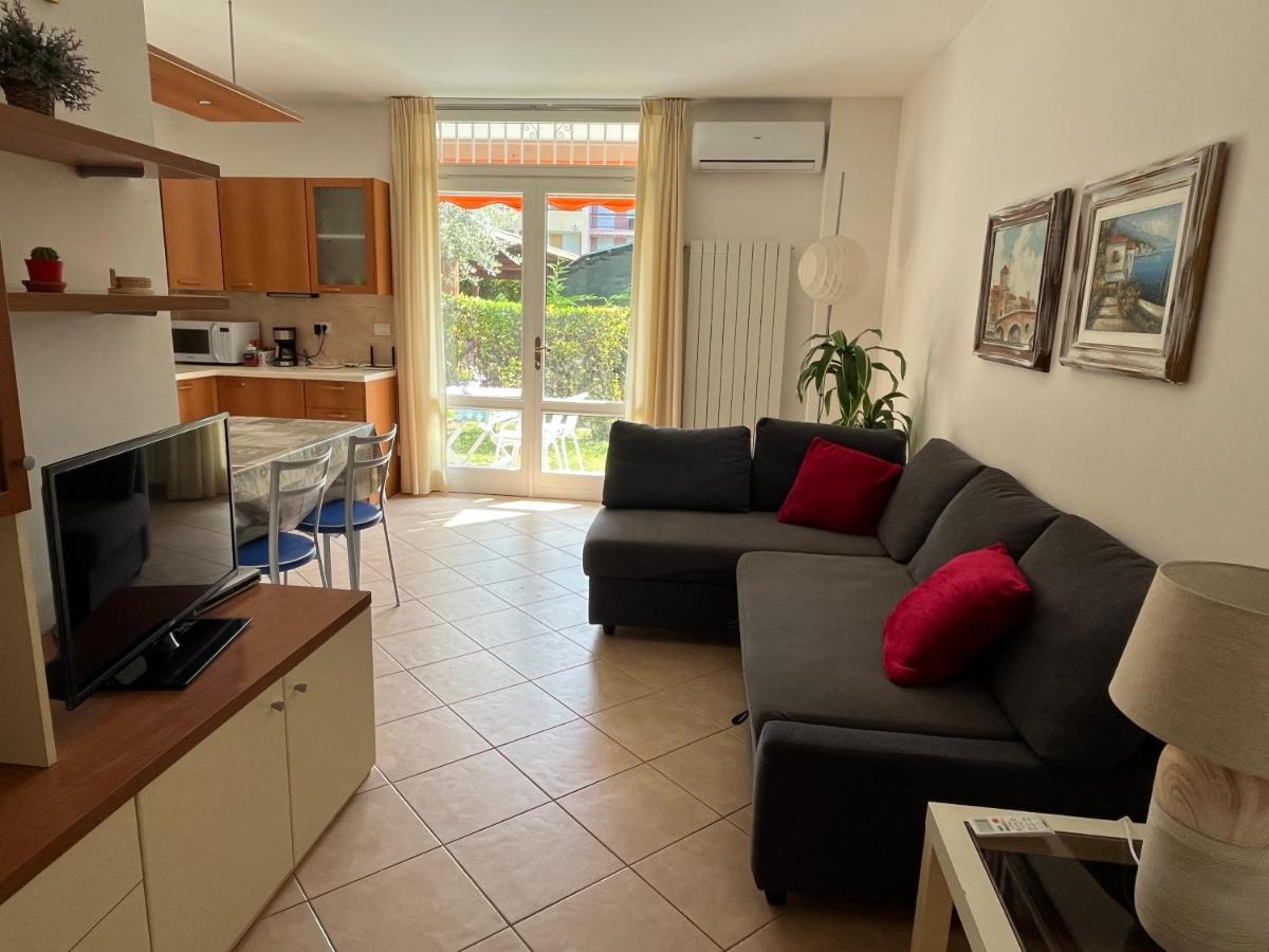 Front Apartment *