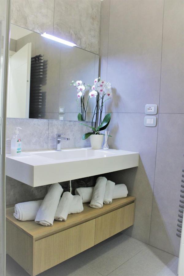 Cisano Holiday Apartment