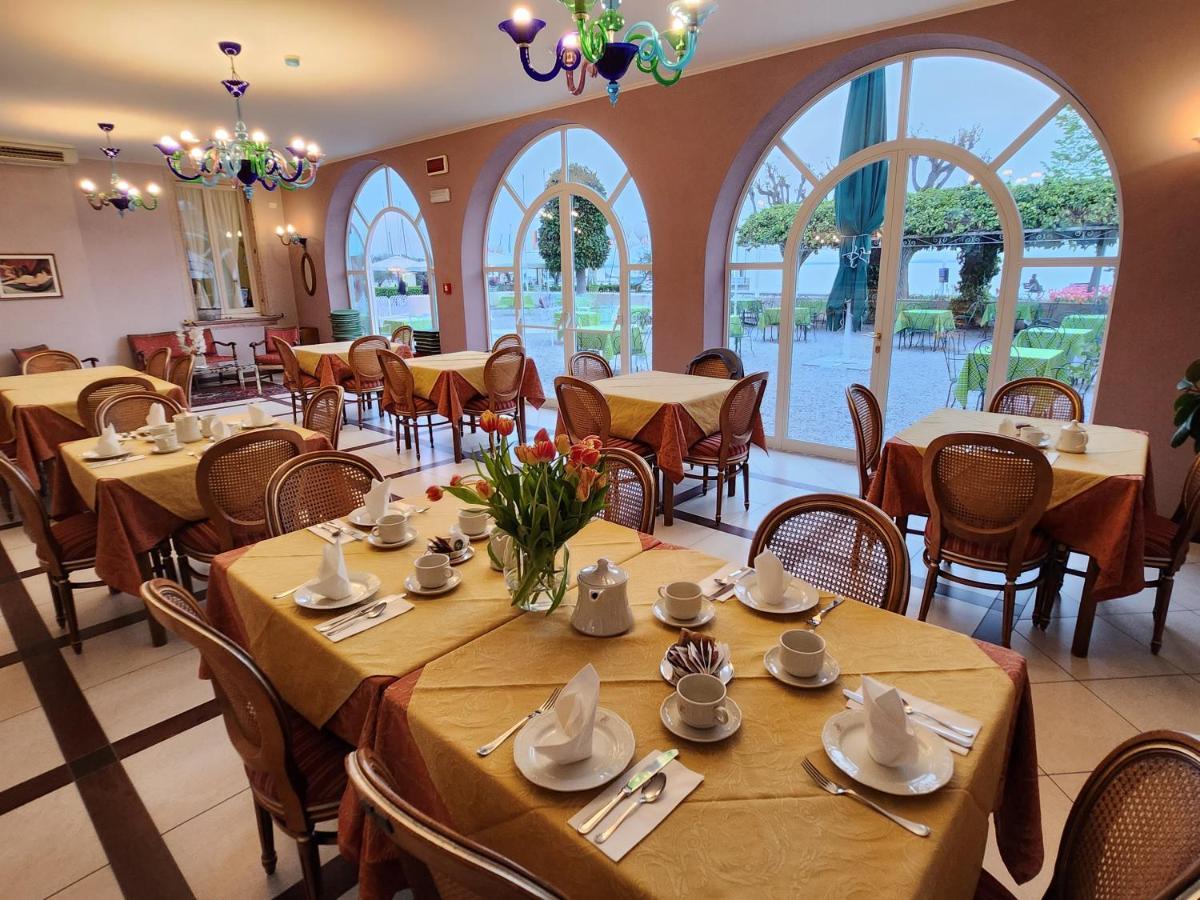 Riviera Hotel 3*