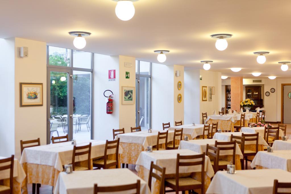 Hotel Idania 3*