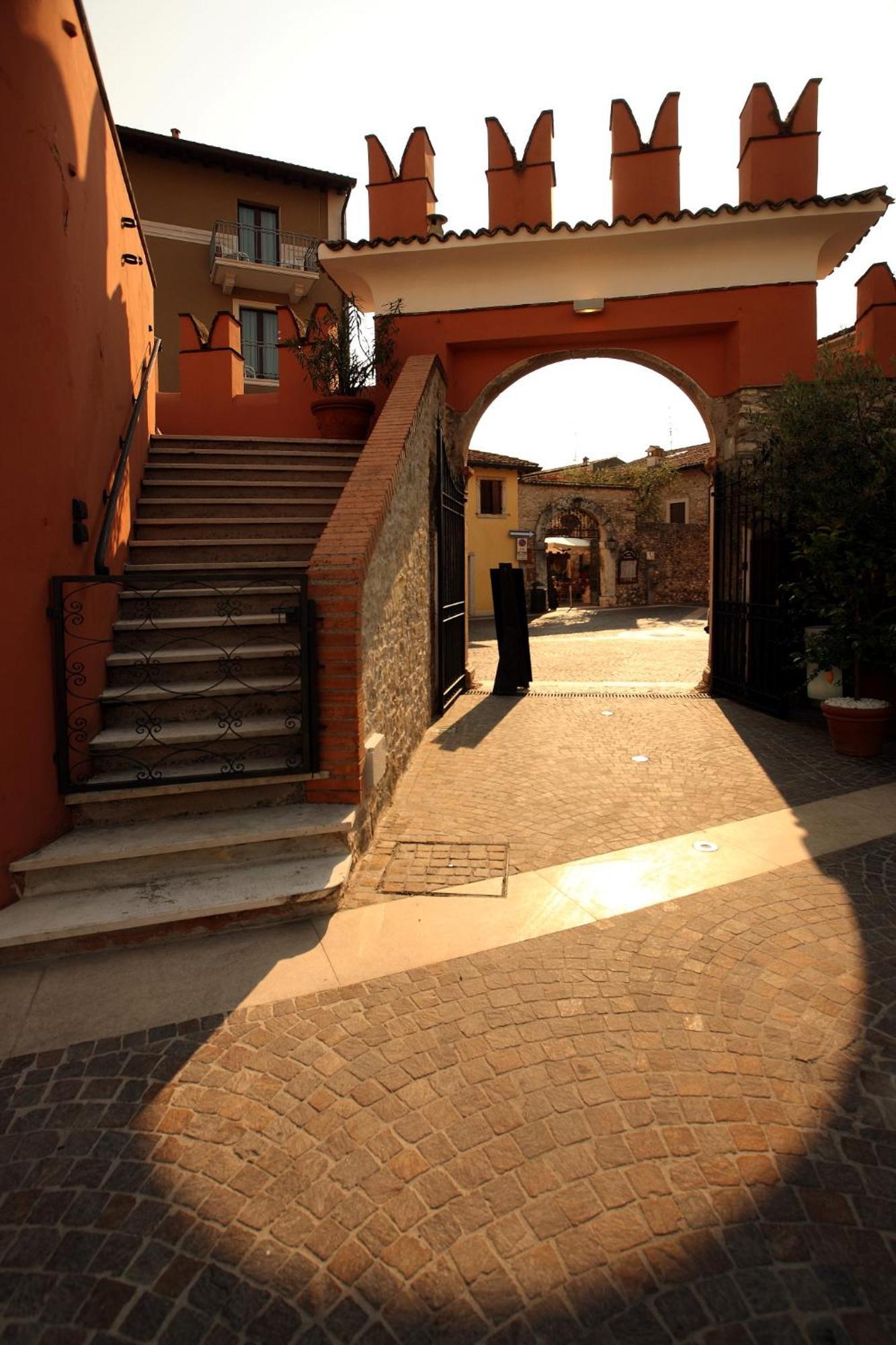 Corte San Luca Aparthotel 3*
