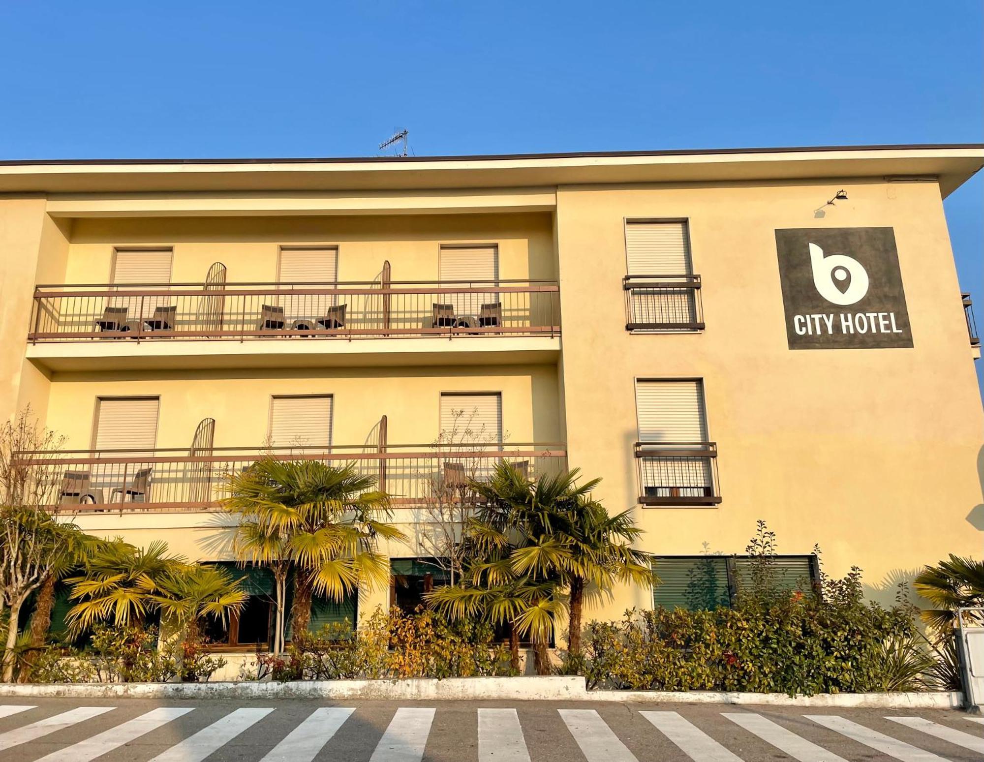 B Hotel