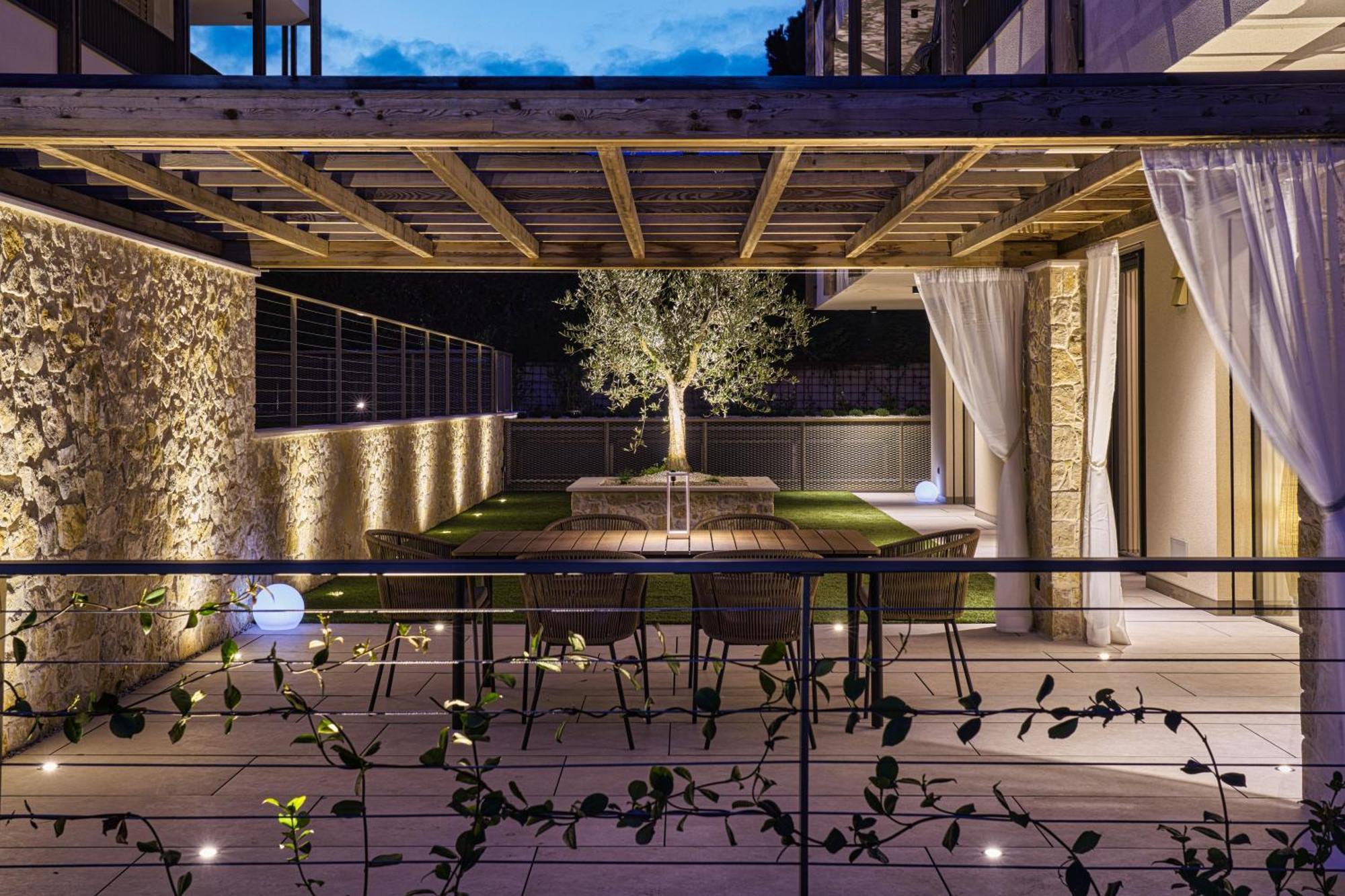 Salvatorehomes - Pure Luxury In The Centre Of With Pool & Private Garden - Casa Olivia - A 5 Star Luxury Collection At Garda