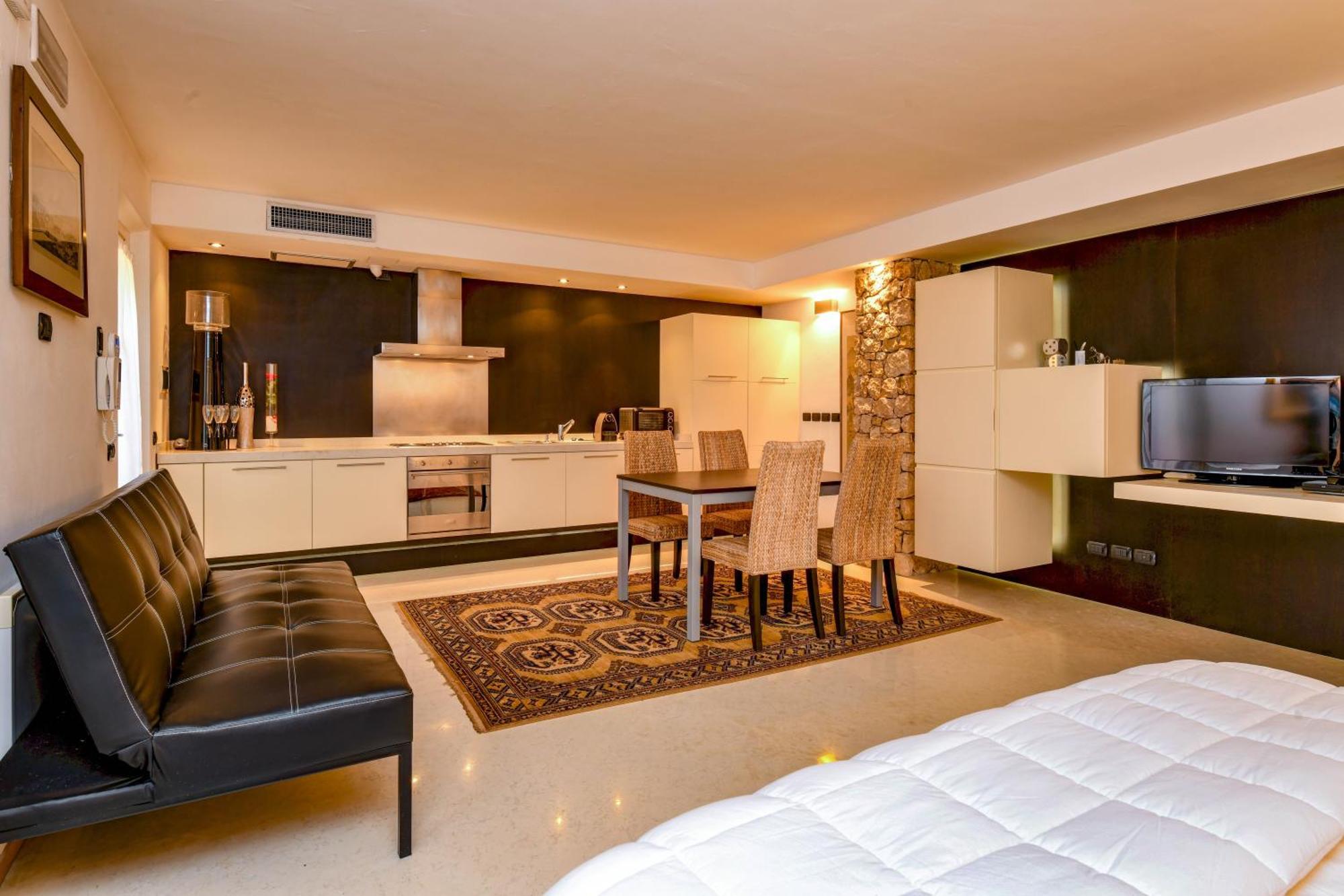 Apartment Valand Romantic Luxury On Lake Garda -