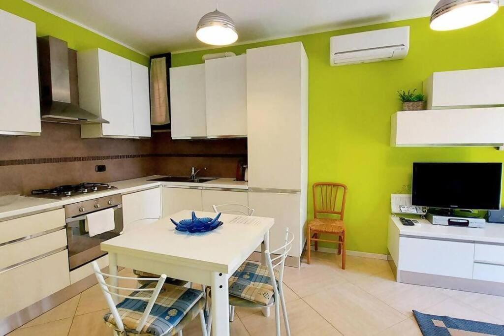 Apartment Colors Pool *