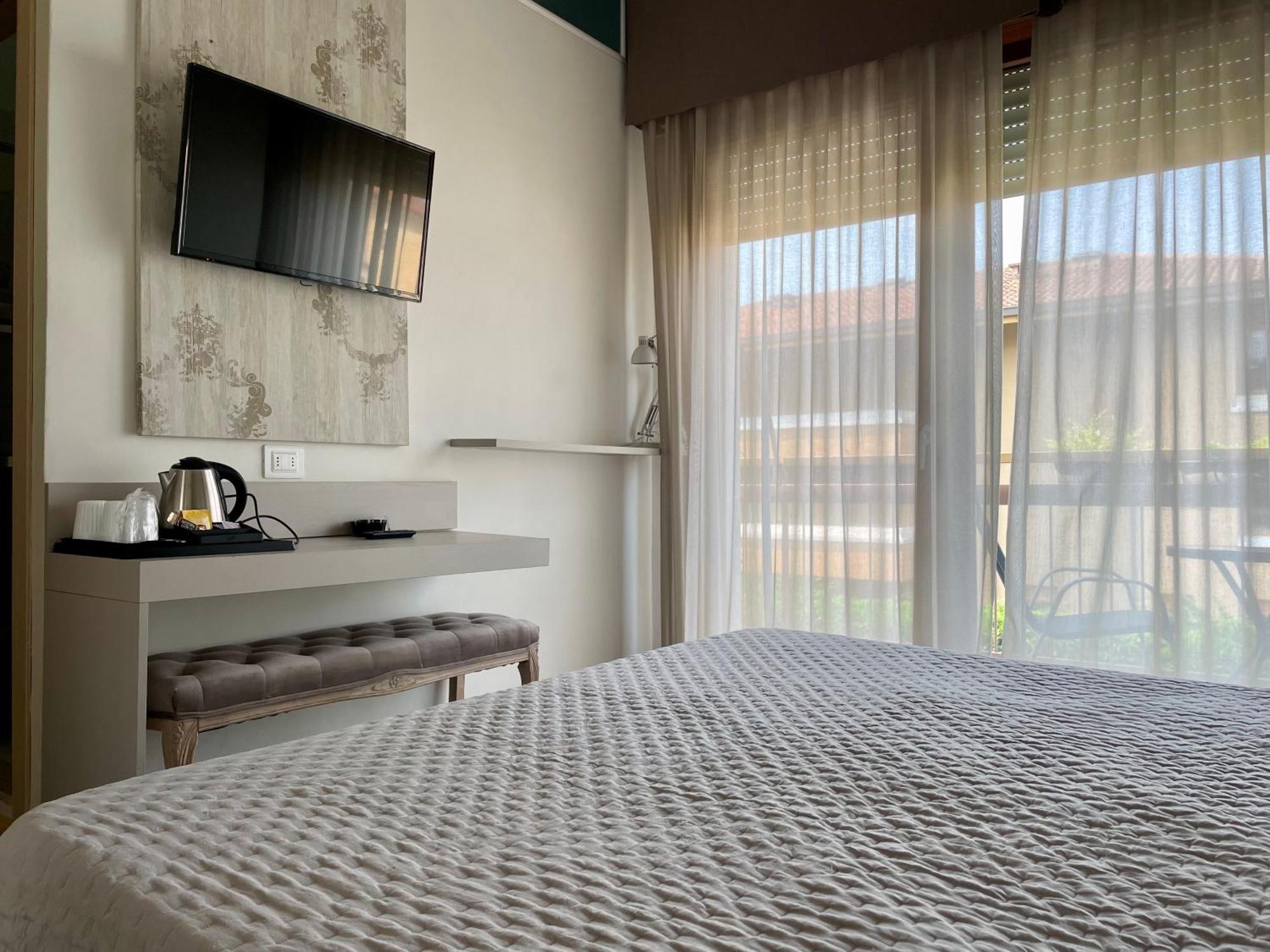Hotel B 2*