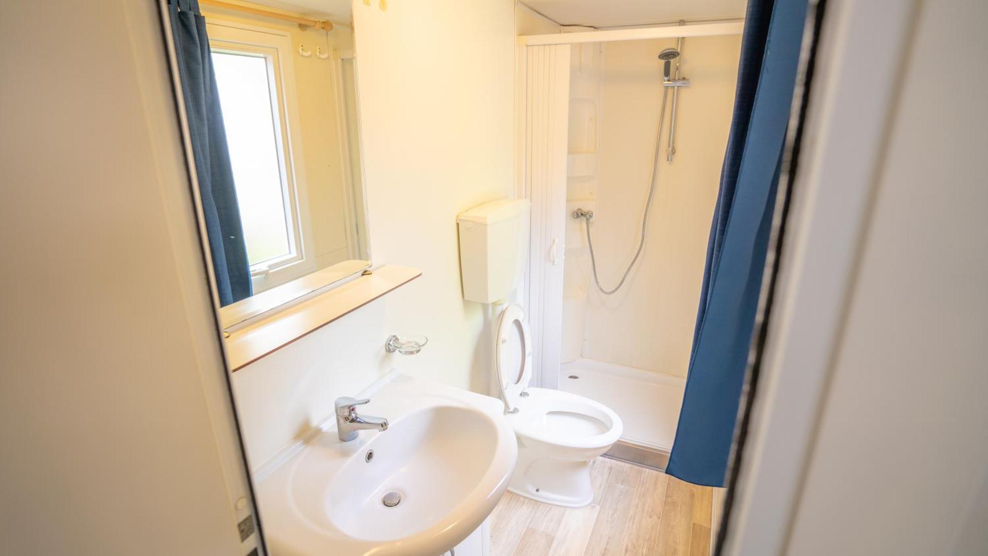 Happy Camp Mobile Homes In Cisano San Vito Campsite 4*