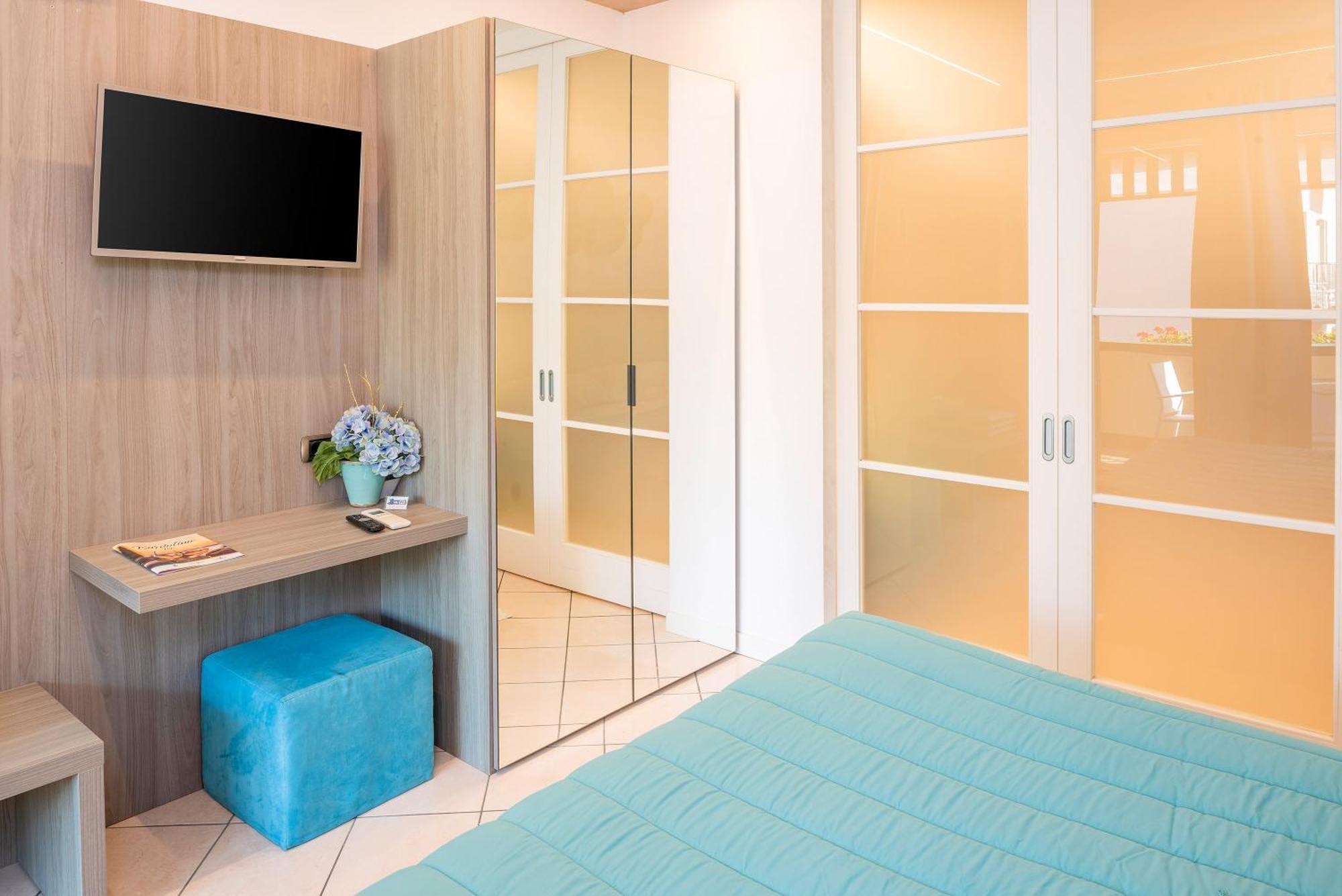 Blue - Aparthotel 3*