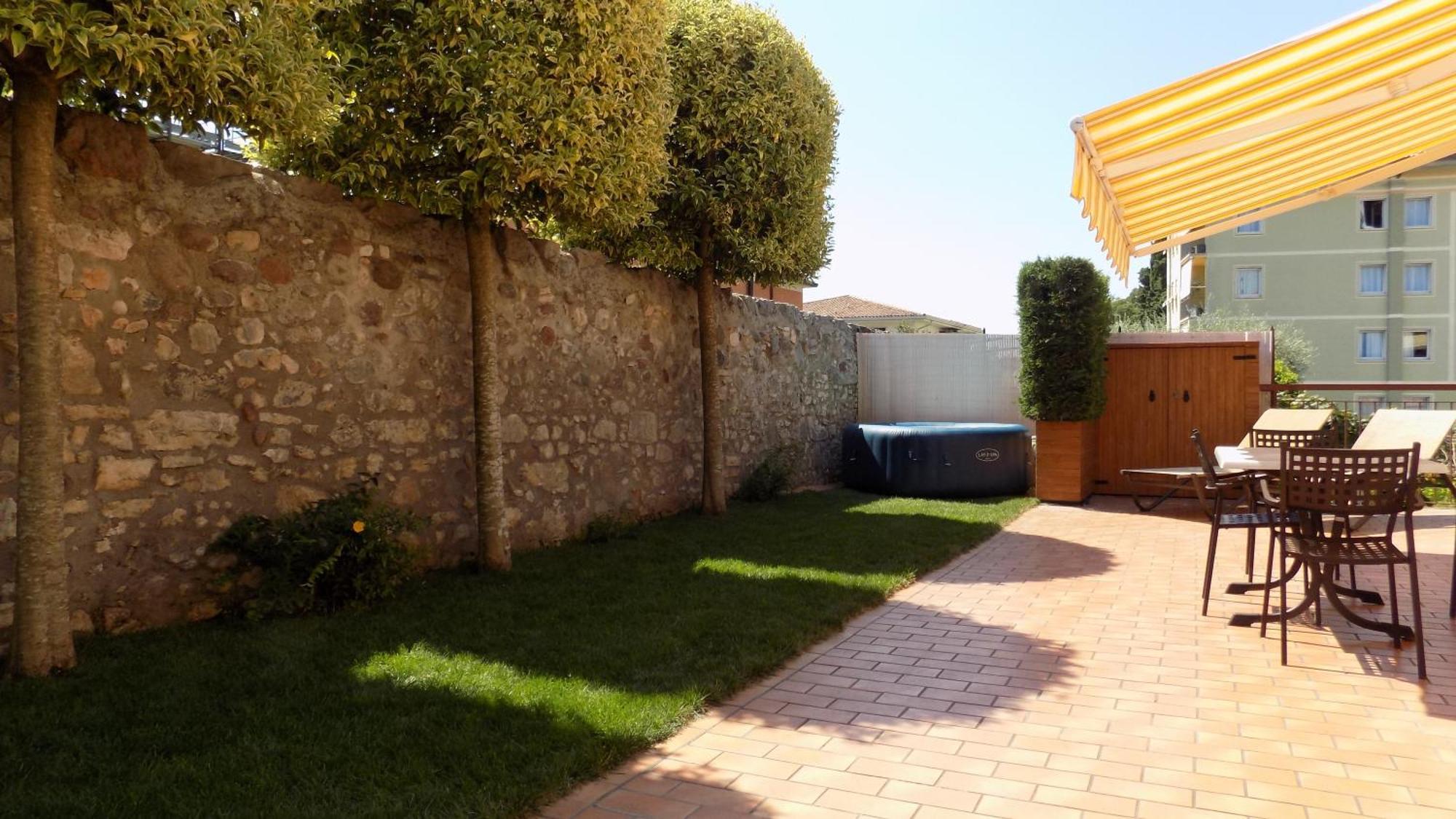 Millyholidays - Sunflower - Center - Nearby - Private Garden - Pool * Bardolino
