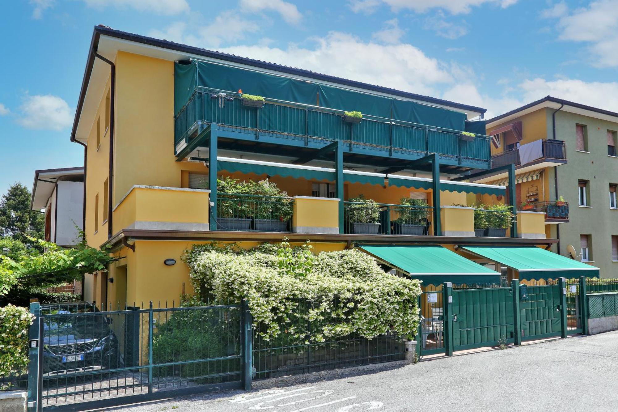 3v Ugo Whit Pool Apartment