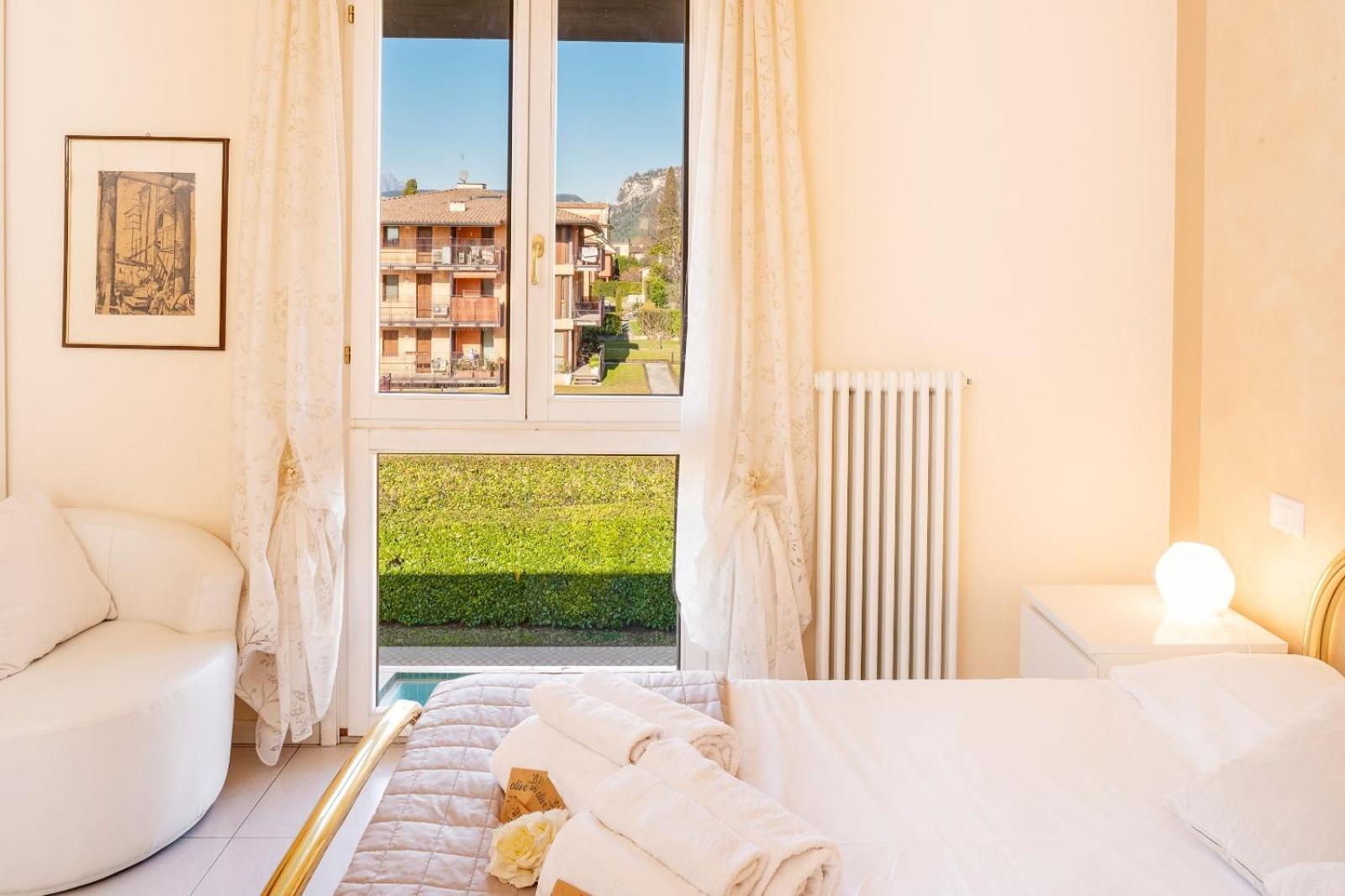Elena - Free Secure Parking - Center - Pool - View