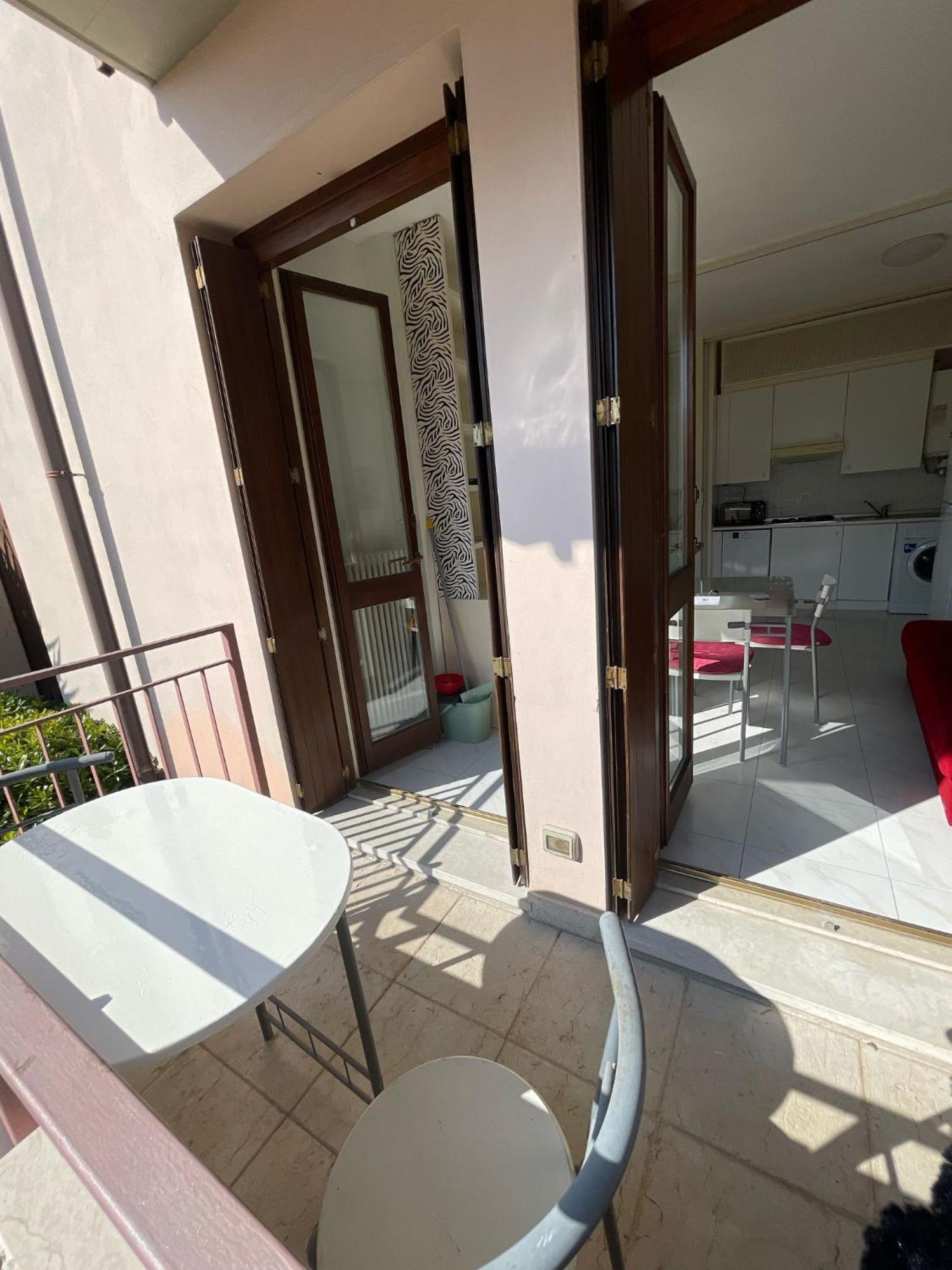 3v Ugo Whit Pool Apartment