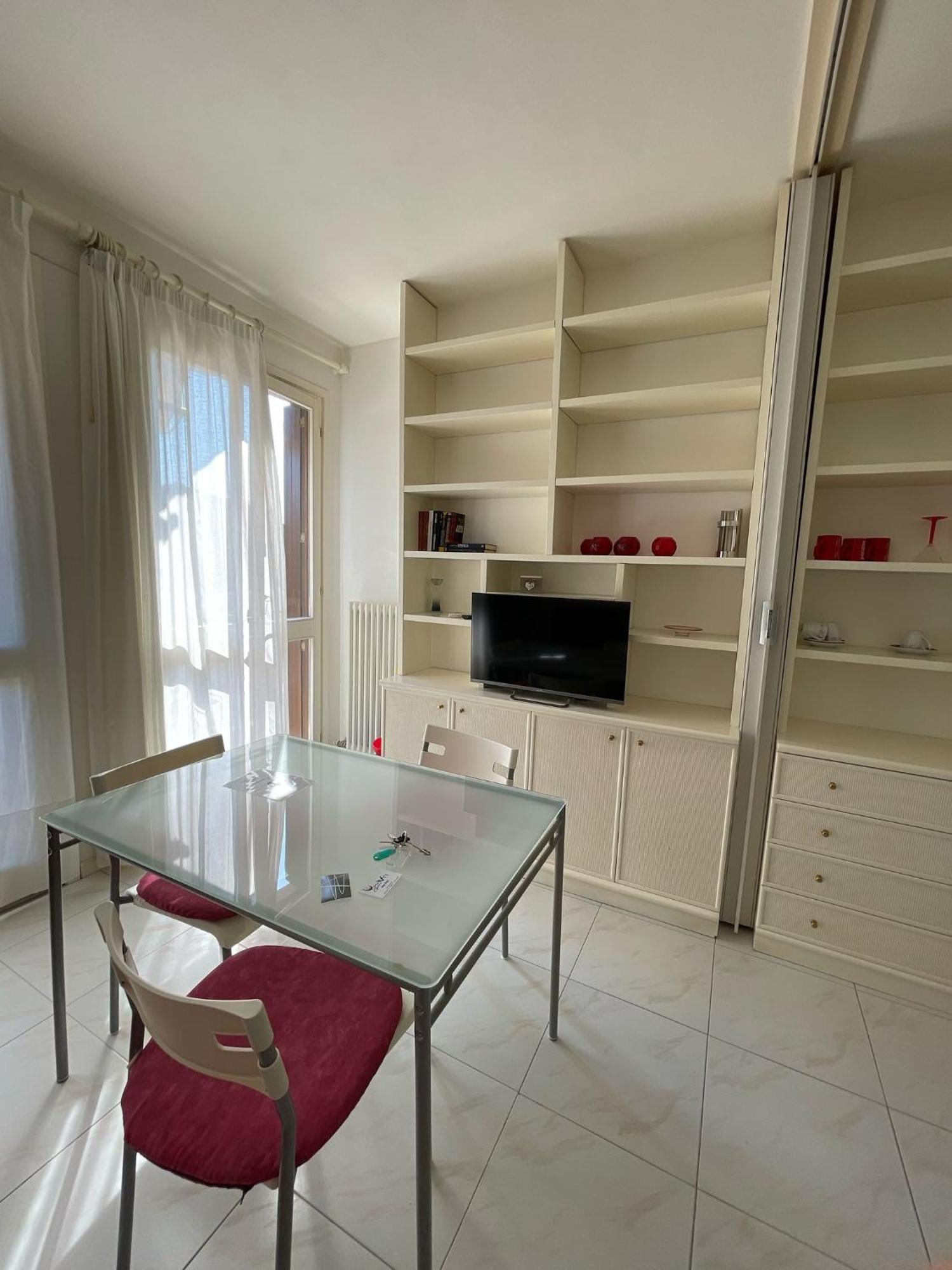 3v Ugo Whit Pool Apartment *